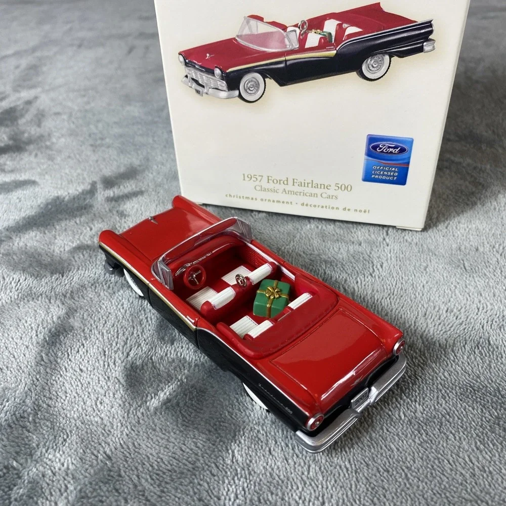 Hallmark 2007 Keepsake 1957 FORD FAIRLANE 500 Classic American Cars Ornament
